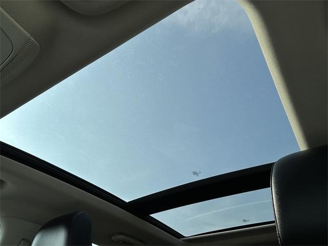 Photo of 2024 Oxford White Ford Edge