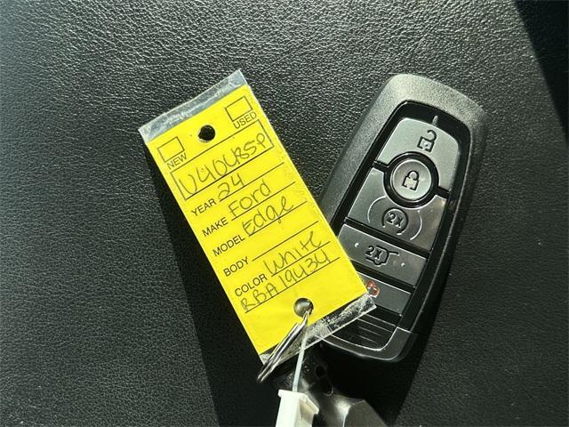 Photo of 2024 Oxford White Ford Edge