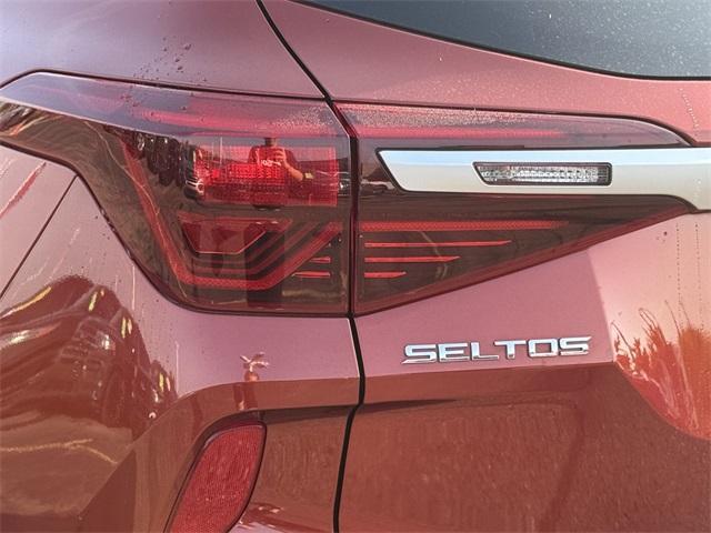 Photo of 2021 Mars Orange Kia Seltos