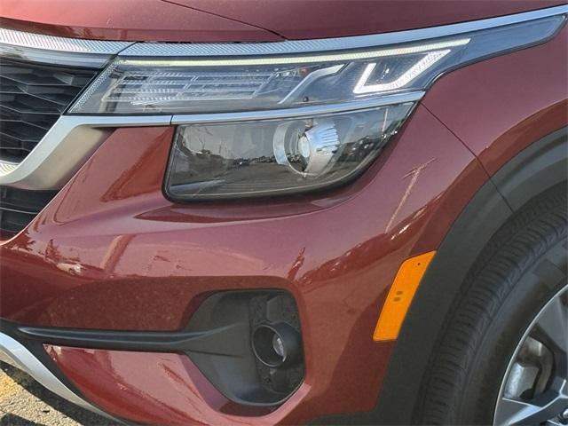 Photo of 2021 Mars Orange Kia Seltos