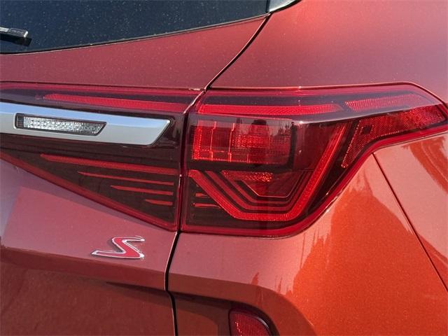 Photo of 2021 Mars Orange Kia Seltos