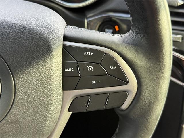Photo of 2019 Velvet Red Pearlcoat Jeep Grand Cherokee