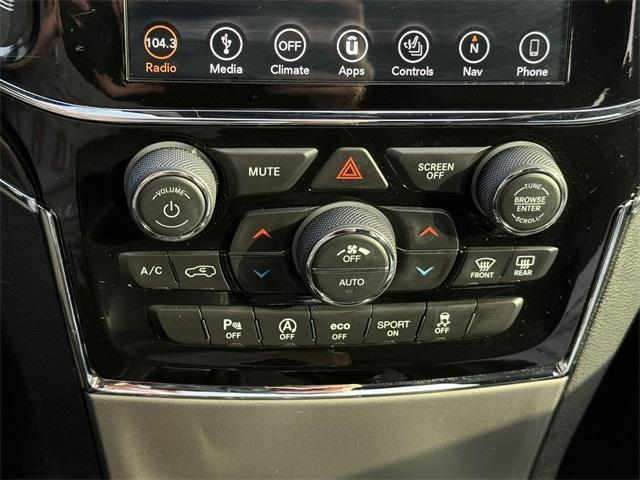 Photo of 2019 Velvet Red Pearlcoat Jeep Grand Cherokee