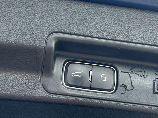 Photo of 2021 Atlas Blue Metallic Ford Explorer