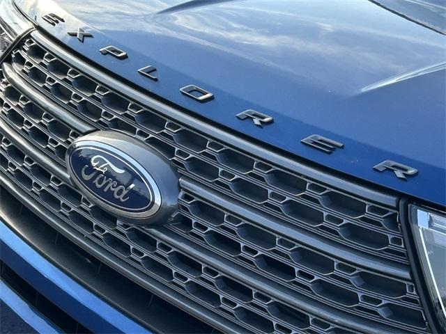 Photo of 2021 Atlas Blue Metallic Ford Explorer