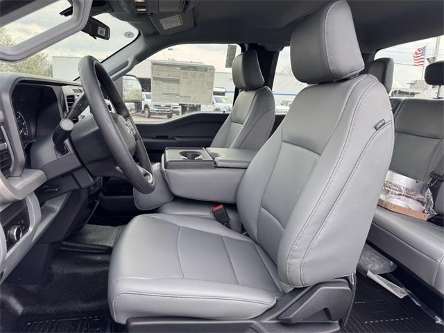 Photo of 2025 Oxford White Ford F-250