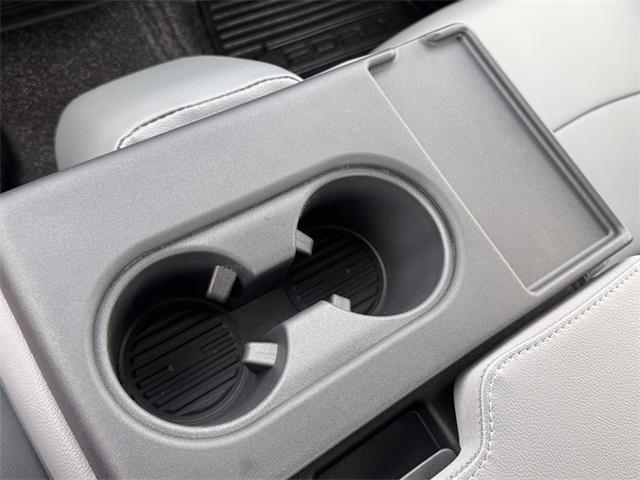Photo of 2025 Oxford White Ford F-250