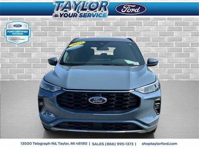 Photo of 2023 Vapor Blue Metallic Ford Escape