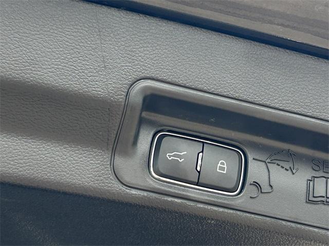 Photo of 2022 Agate Black Metallic Ford Explorer