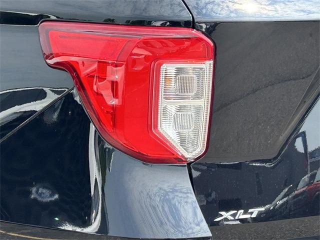 Photo of 2022 Agate Black Metallic Ford Explorer