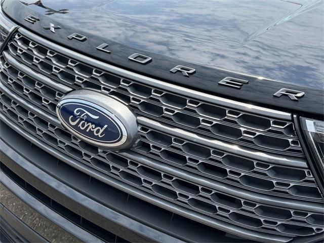 Photo of 2022 Agate Black Metallic Ford Explorer