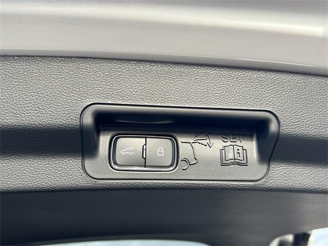 Photo of 2025 Star White Ford Explorer