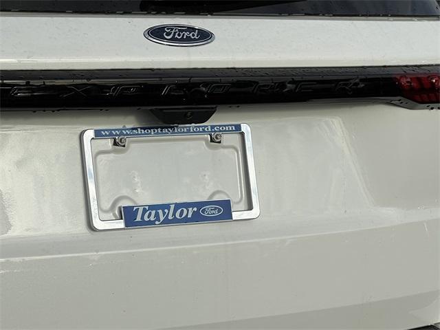 Photo of 2025 Star White Ford Explorer