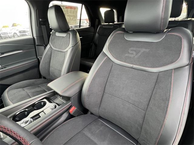 Photo of 2025 Star White Ford Explorer