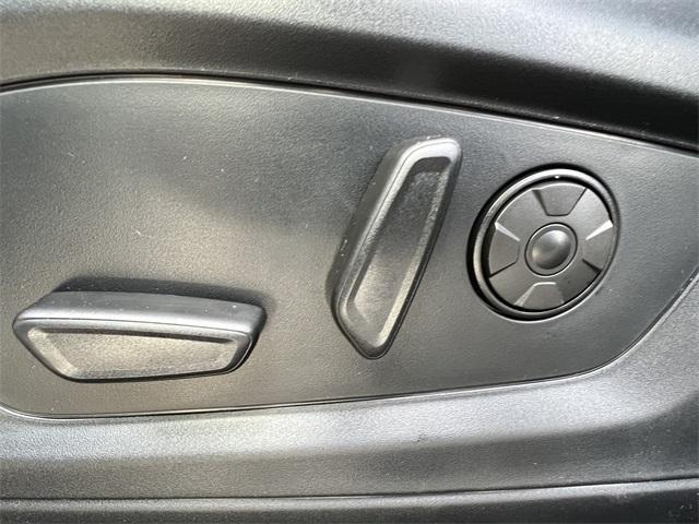 Photo of 2025 Star White Ford Explorer