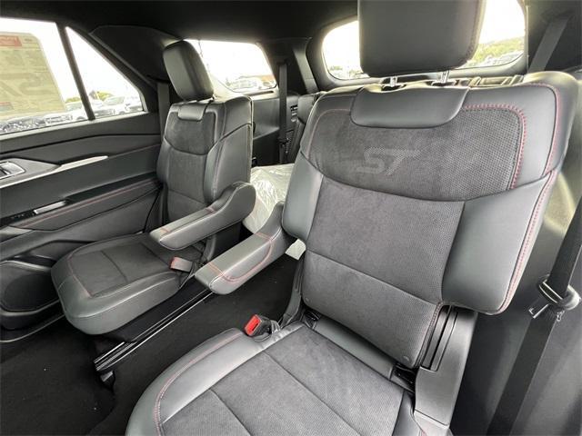 Photo of 2025 Star White Ford Explorer