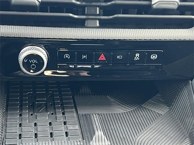 Photo of 2025 Star White Ford Explorer