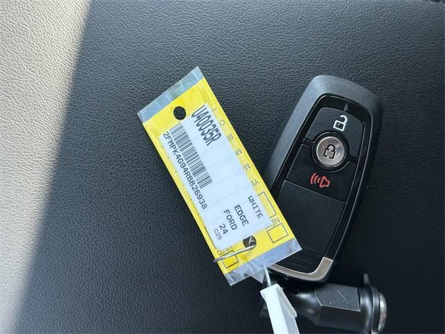 Photo of 2024 Oxford White Ford Edge
