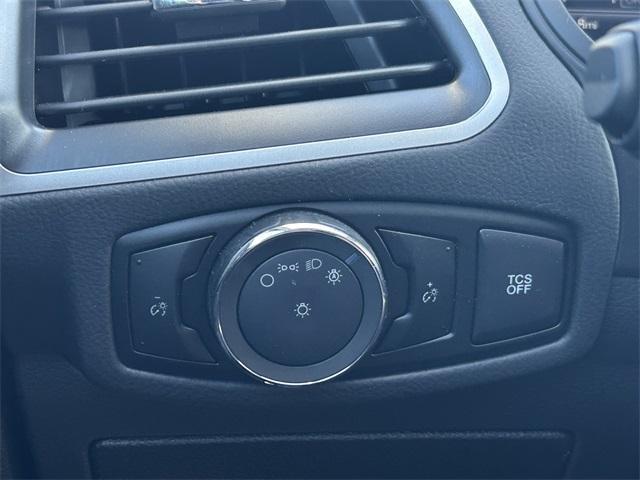 Photo of 2024 Oxford White Ford Edge
