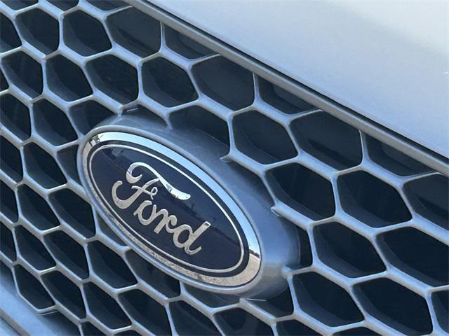 Photo of 2024 Oxford White Ford Edge