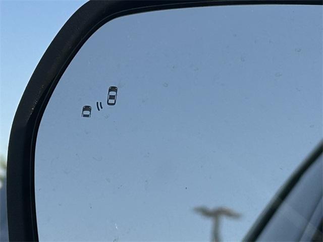 Photo of 2024 Oxford White Ford Edge