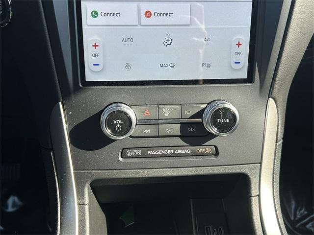 Photo of 2024 Oxford White Ford Edge