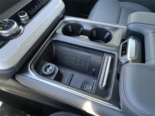 Photo of 2025 Agate Black Metallic Ford Expedition