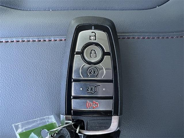 Photo of 2025 Agate Black Metallic Ford Expedition
