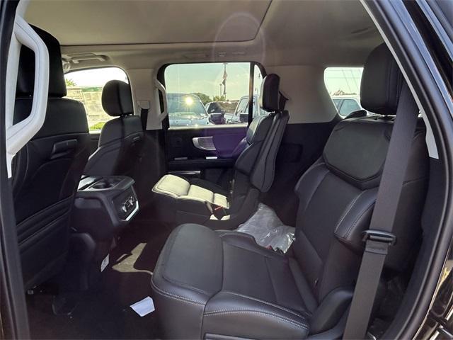 Photo of 2025 Agate Black Metallic Ford Expedition
