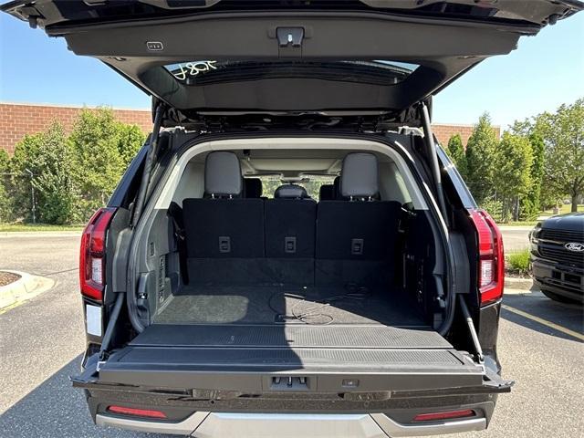 Photo of 2025 Agate Black Metallic Ford Expedition