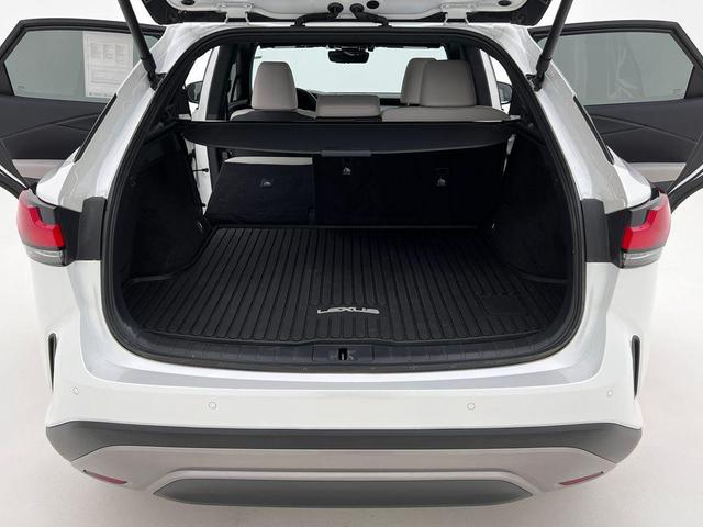 Photo of 2023 Eminent White Pearl Lexus RX 350