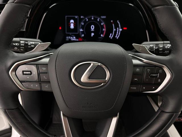 Photo of 2023 Eminent White Pearl Lexus RX 350