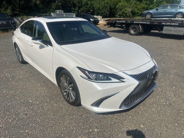 Photo of 2021 Eminent White Pearl Lexus ES 350