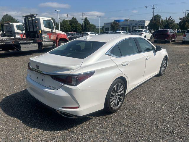 Photo of 2021 Eminent White Pearl Lexus ES 350