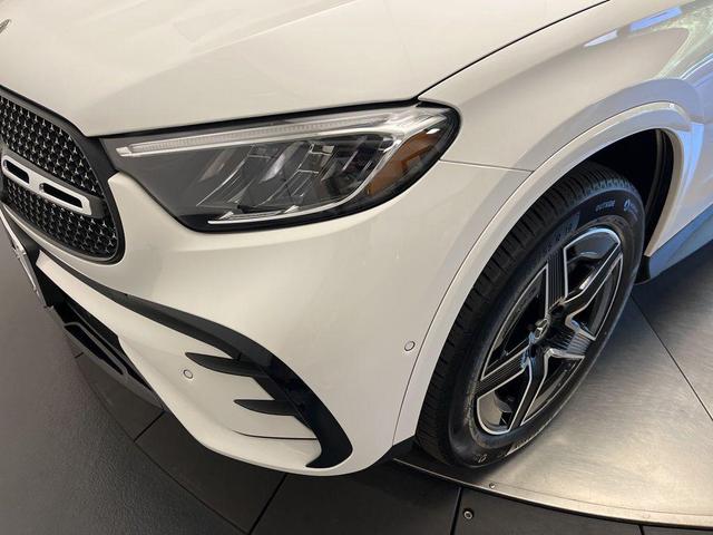 Photo of 2025 Polar White Mercedes-Benz GLC 300
