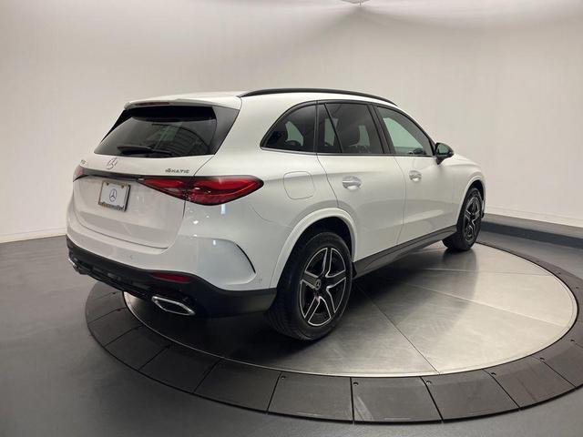 Photo of 2025 Polar White Mercedes-Benz GLC 300