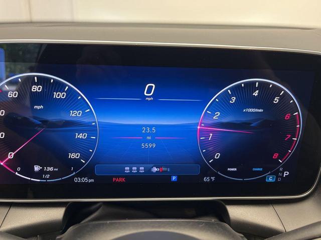 Photo of 2025 Polar White Mercedes-Benz GLC 300