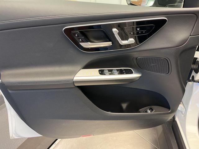 Photo of 2025 Polar White Mercedes-Benz GLC 300