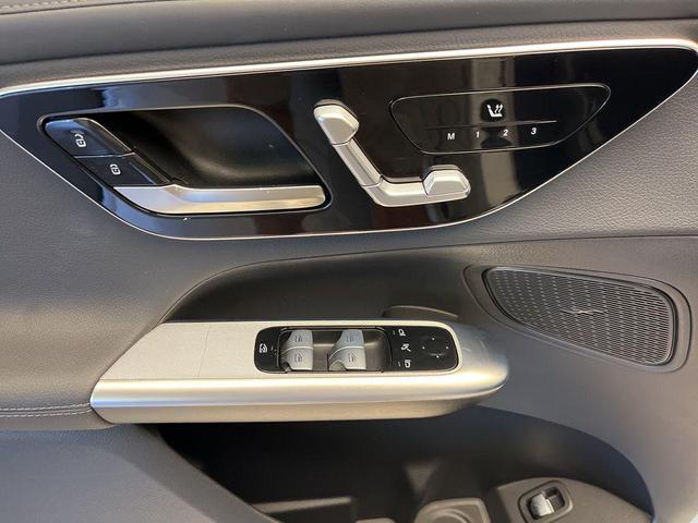Photo of 2025 Polar White Mercedes-Benz GLC 300
