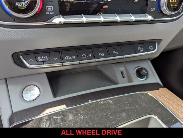 Photo of 2023 Mythos Black Metallic Audi Q5