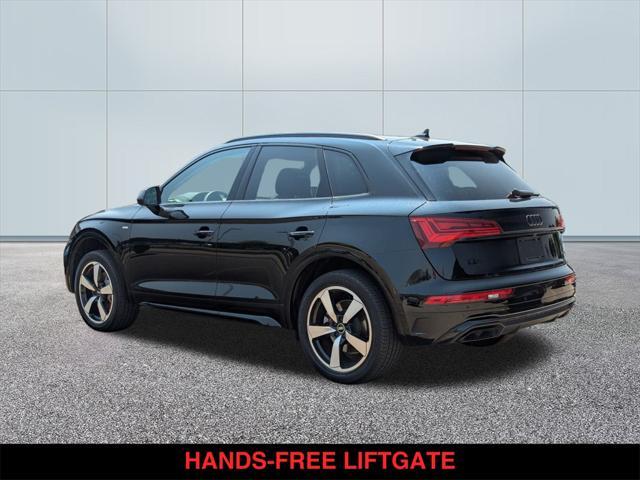 Photo of 2023 Mythos Black Metallic Audi Q5