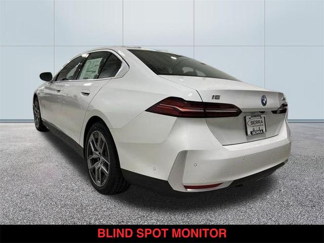 Photo of 2024 Alpine White BMW i5