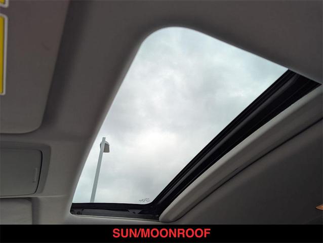 Photo of 2017 Lunar Silver Metallic Honda CR-V