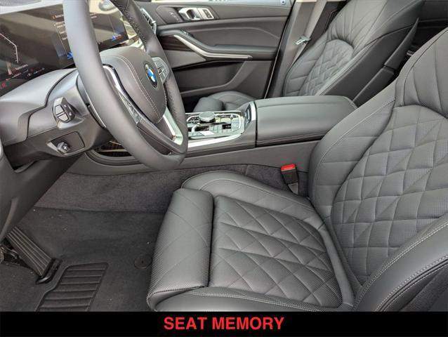 Photo of 2025 Mineral White Metallic BMW X7