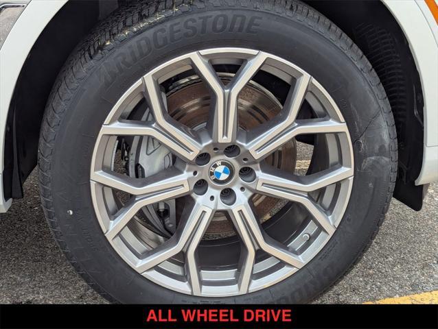 Photo of 2025 Mineral White Metallic BMW X7