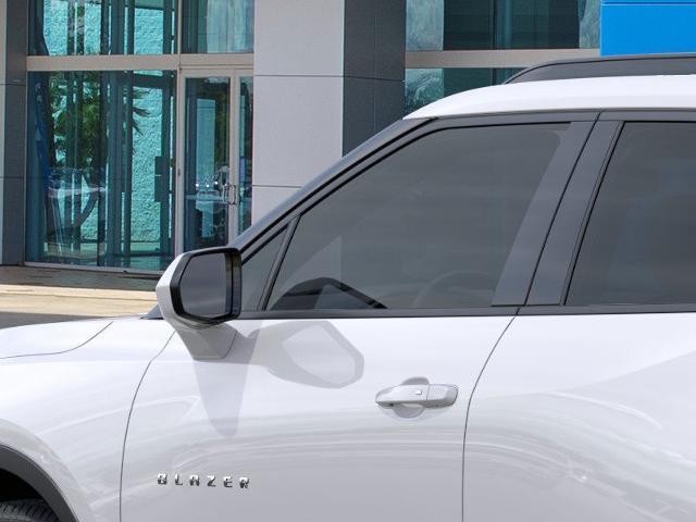Photo of 2025 Iridescent Pearl Tricoat Chevrolet Blazer