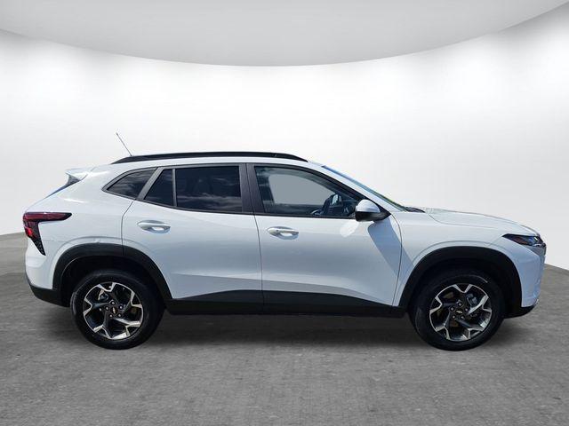 Photo of 2024 White Chevrolet Trax