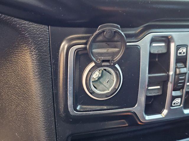 Photo of 2023 Granite Crystal Clearcoat Metallic Jeep Gladiator