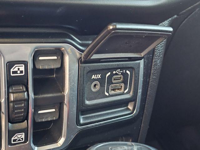 Photo of 2023 Granite Crystal Clearcoat Metallic Jeep Gladiator