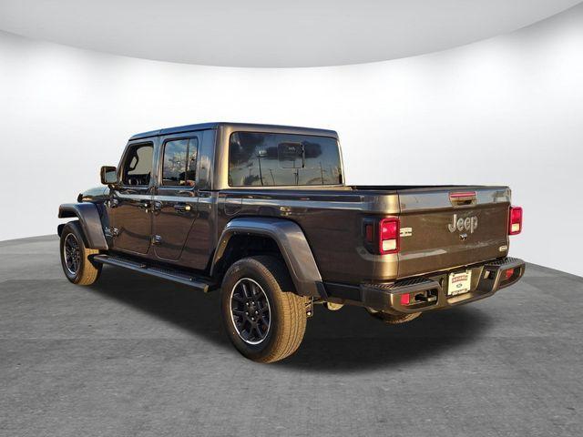 Photo of 2023 Granite Crystal Clearcoat Metallic Jeep Gladiator